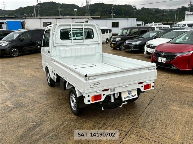 Nissan CLIPPER TRUCK 2024-12 1584979-6