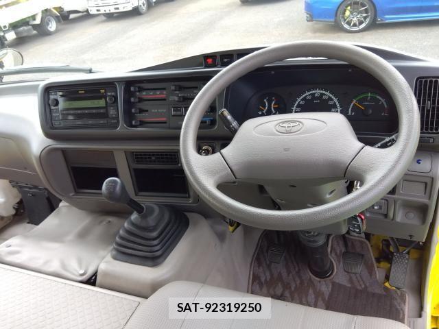 Toyota COASTER 2013-03 1084594-4