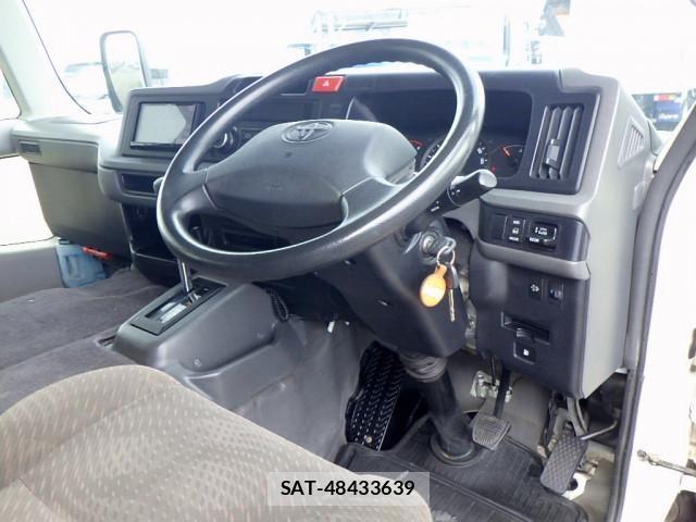 Toyota COASTER 2018-06 1741752-24