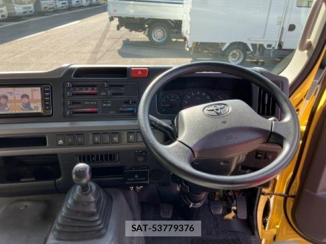 Toyota COASTER 2017-03 3933519-14