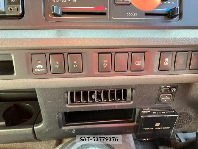 Toyota COASTER 2017-03 3933519-19