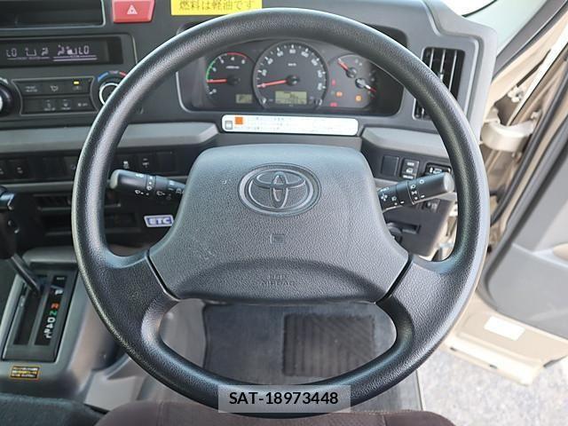 Toyota COASTER 2018-04 5862428-3