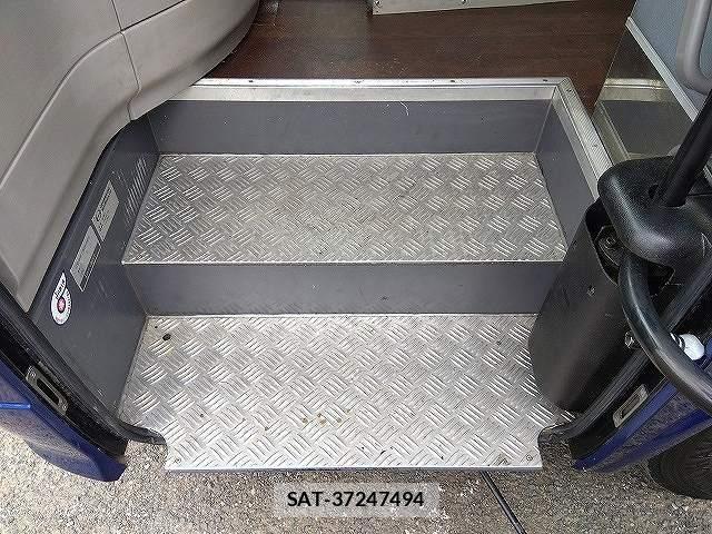 Toyota COASTER 2004-07 6675386-5
