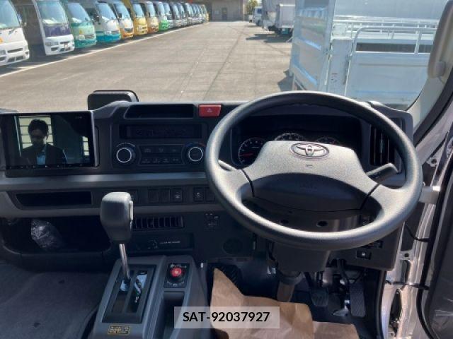 Toyota COASTER 2025-03 6715840-12