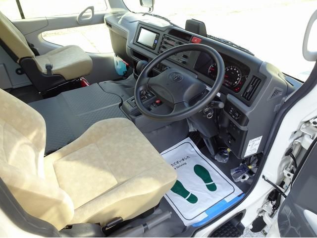 Toyota COASTER 2025-01 6805372-7