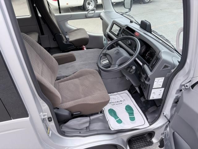 Toyota COASTER 2026-03 6805369-7