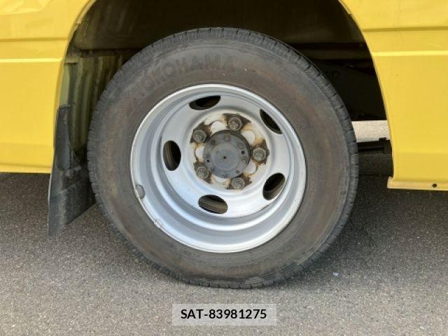 Toyota COASTER 2018-04 6903345-11
