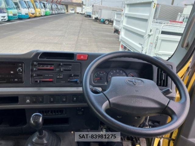 Toyota COASTER 2018-04 6903345-14