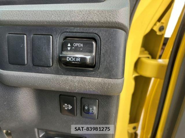 Toyota COASTER 2018-04 6903345-19