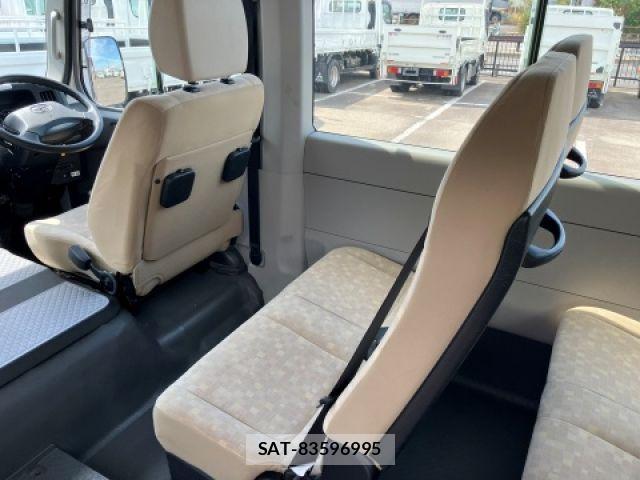 Toyota COASTER 2019-04 6992379-28
