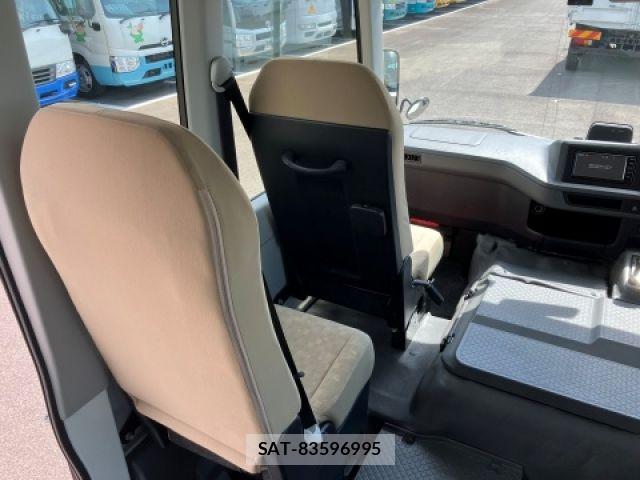 Toyota COASTER 2019-04 6992379-29