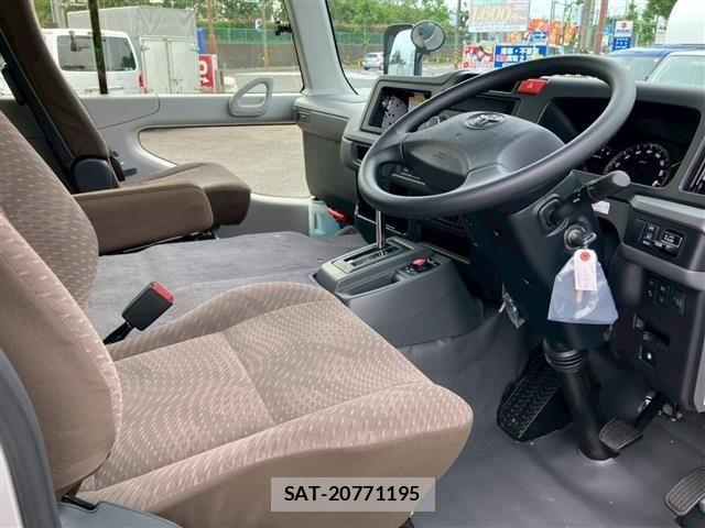 Toyota COASTER 2026-06 7721924-8