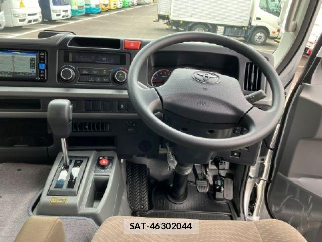 Toyota COASTER 2026-05 7721926-13