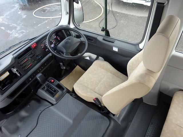 Toyota COASTER 2026-06 7864650-26