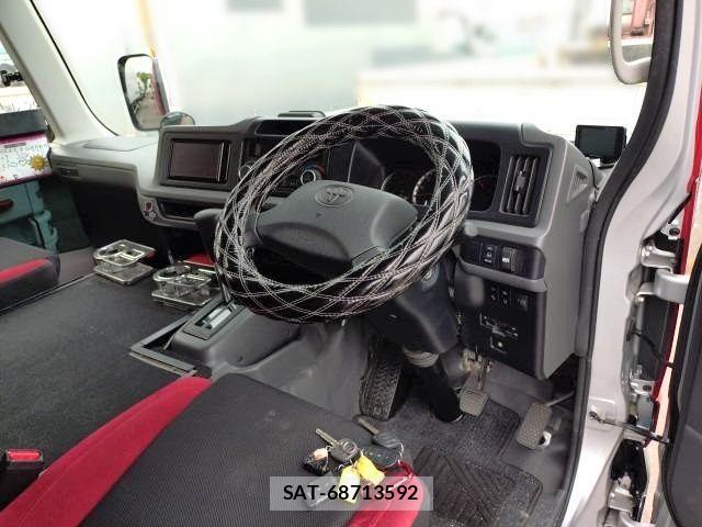 Toyota COASTER 2020-09 8073267-13