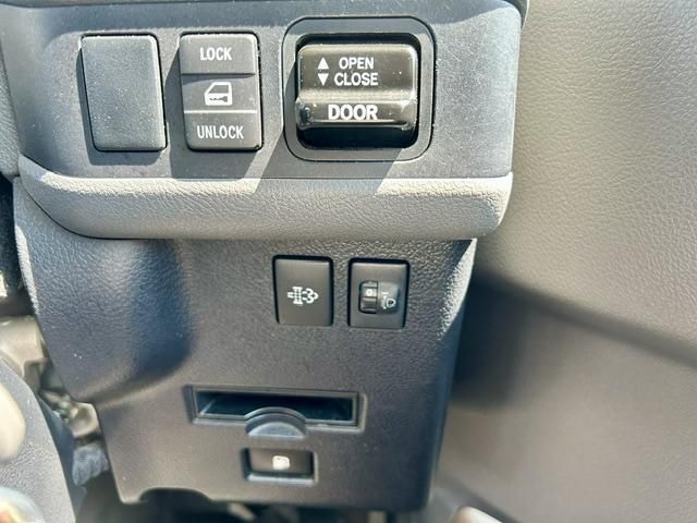 Toyota COASTER 2017-09 8186338-10