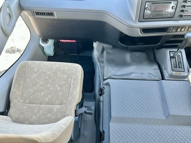 Toyota COASTER 2017-09 8186338-12