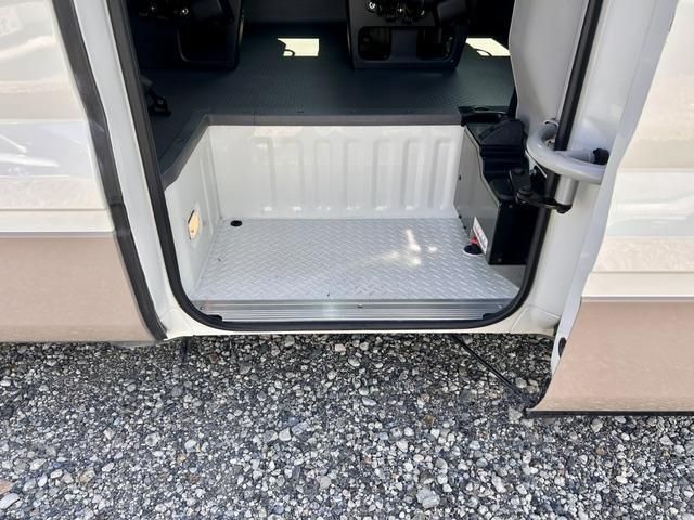 Toyota COASTER 2017-09 8186338-18