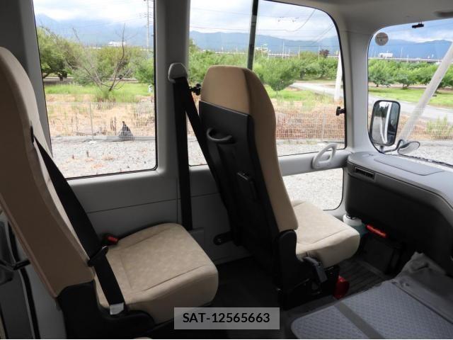 Toyota COASTER 2018-06 8244846-15