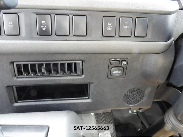 Toyota COASTER 2018-06 8244846-19