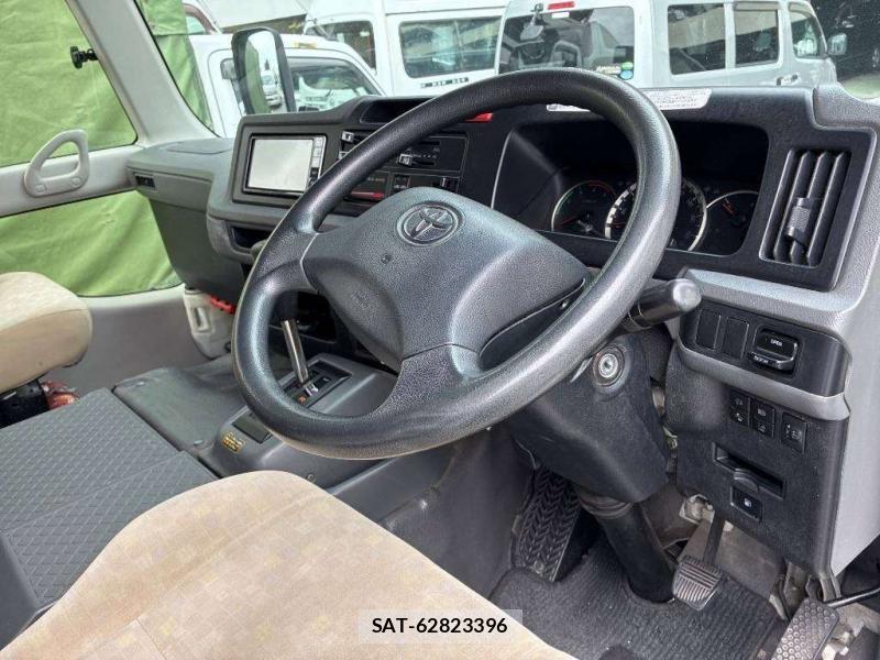 Toyota COASTER 2019-06 8302288-4