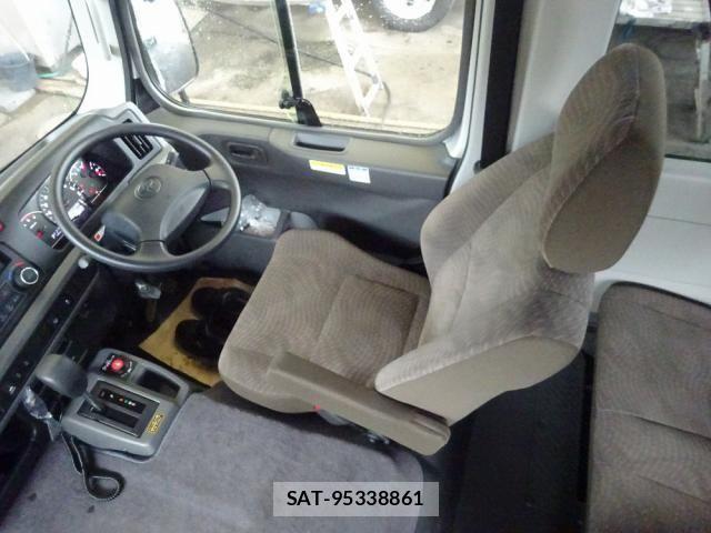 Toyota COASTER 2026-06 8365171-21