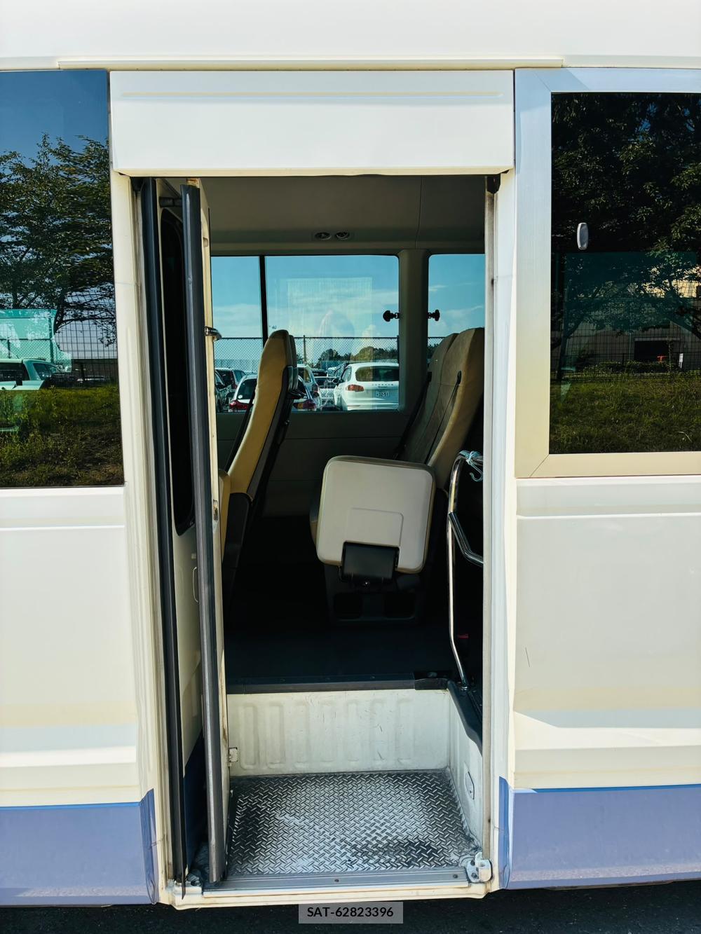 Toyota COASTER 2019-06 8302288-9