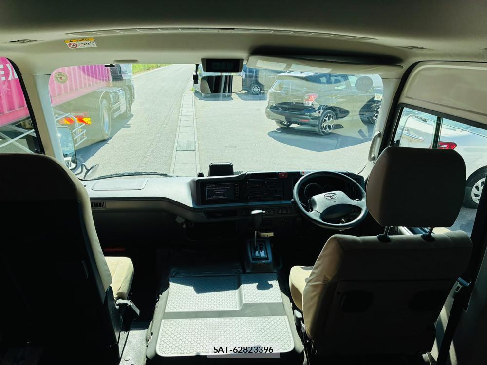 Toyota COASTER 2019-06 8302288-12