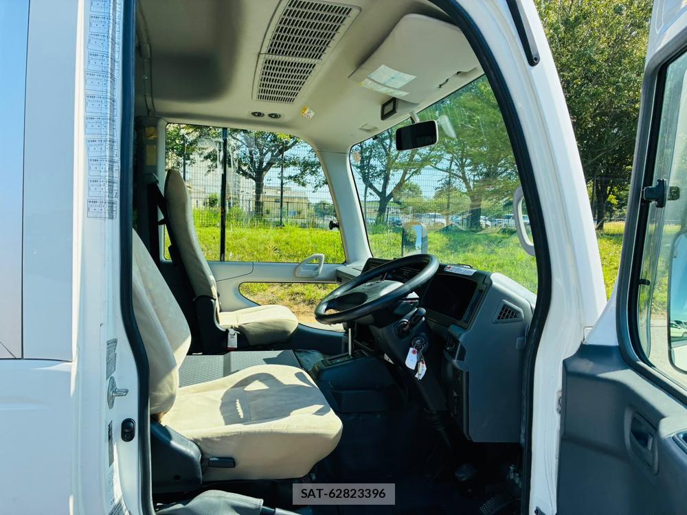 Toyota COASTER 2019-06 8302288-13