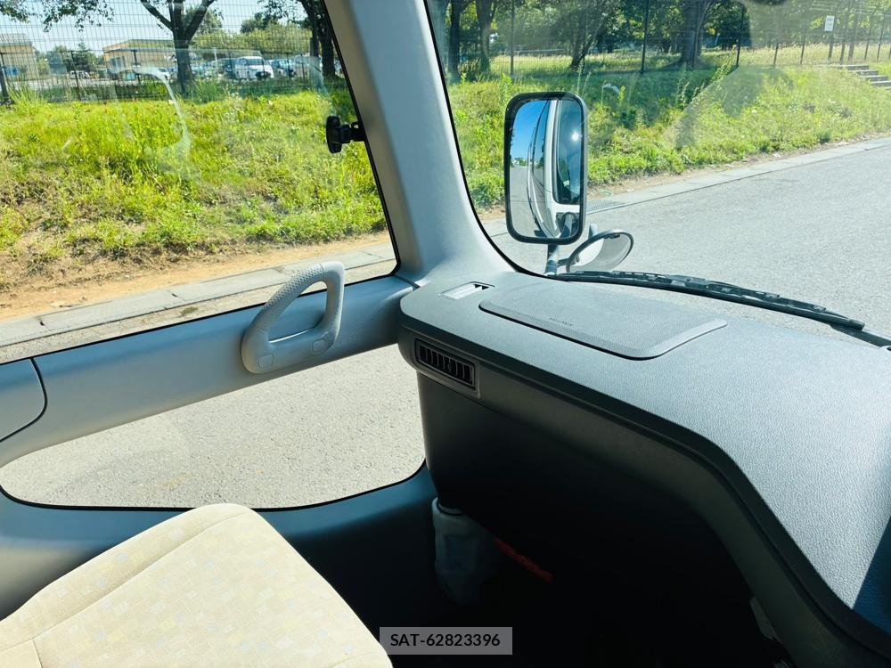 Toyota COASTER 2019-06 8302288-23