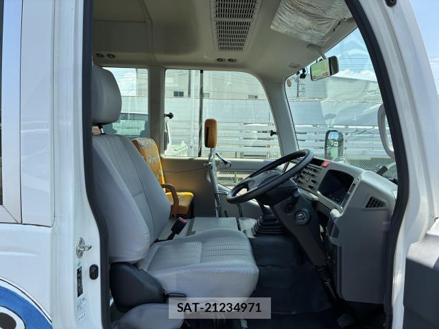 Toyota COASTER 2017-05 8561458-2