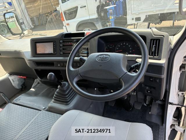 Toyota COASTER 2017-05 8561458-3