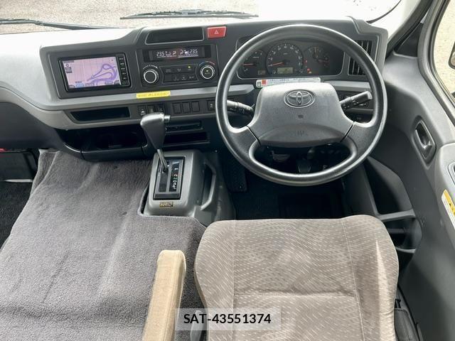 Toyota COASTER 2017-04 8561456-11