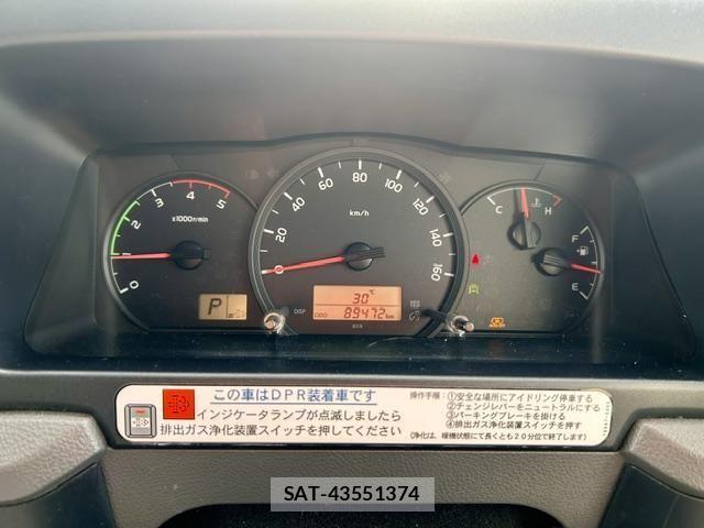 Toyota COASTER 2017-04 8561456-12