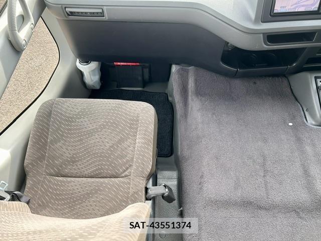 Toyota COASTER 2017-04 8561456-16