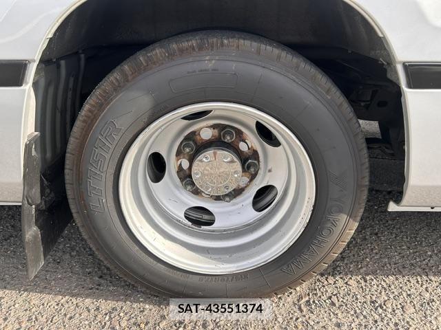 Toyota COASTER 2017-04 8561456-28