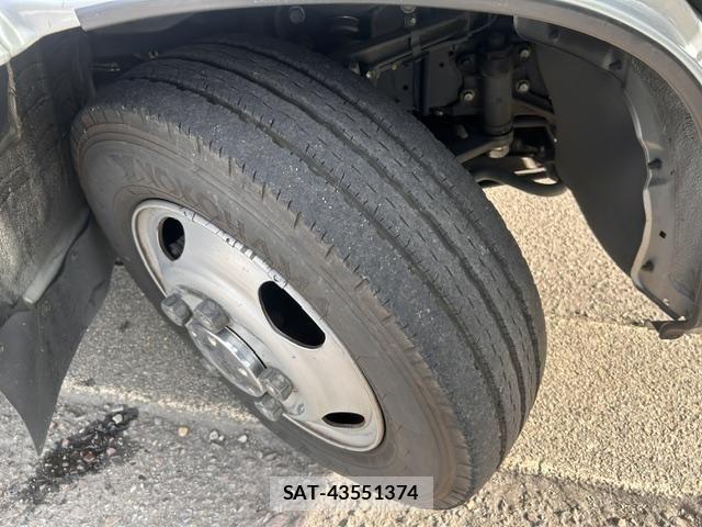 Toyota COASTER 2017-04 8561456-29