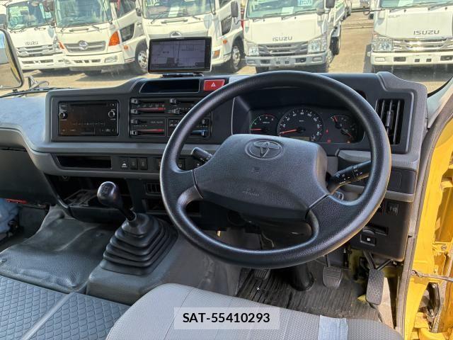 Toyota COASTER 2017-03 8779759-2