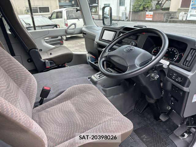 Toyota COASTER 2018-11 8828244-13