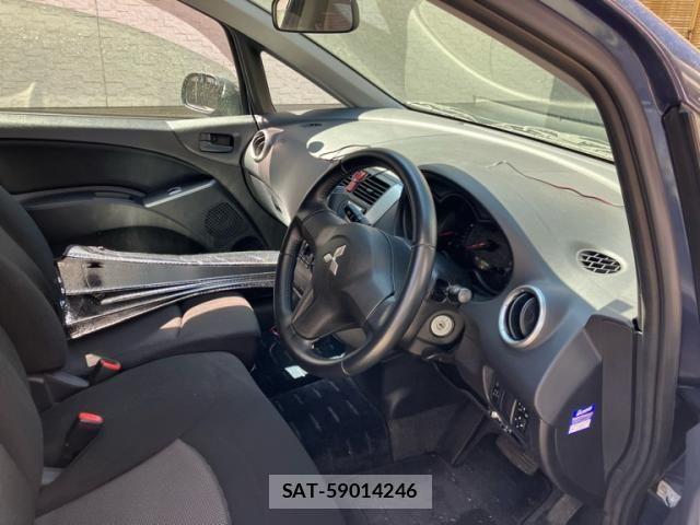 Mitsubishi COLT 2009-10 8883425-6