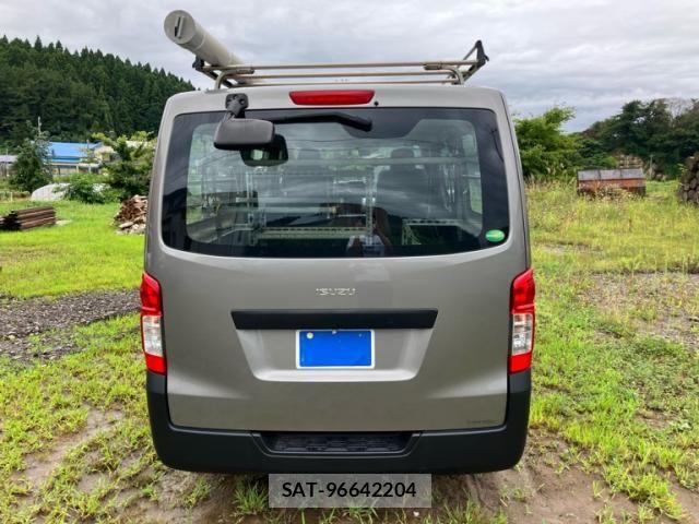 Isuzu COMO 2013-06 8779763-3