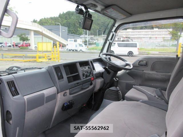 Nissan CONDOR 2013-01 1741771-26