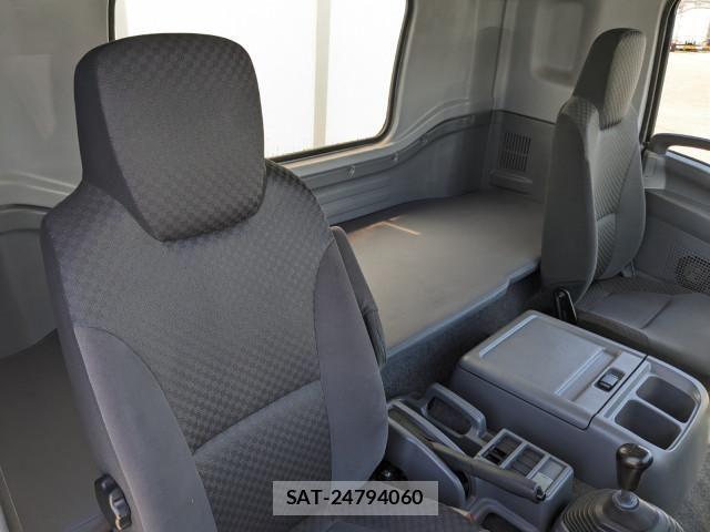 Nissan CONDOR 2019-07 8658452-23