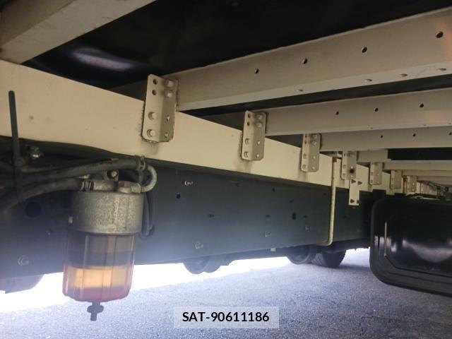 Nissan CONDOR 2015-04 8658451-18