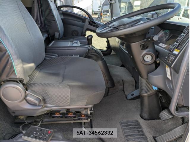 Nissan CONDOR 2021-06 8658448-22