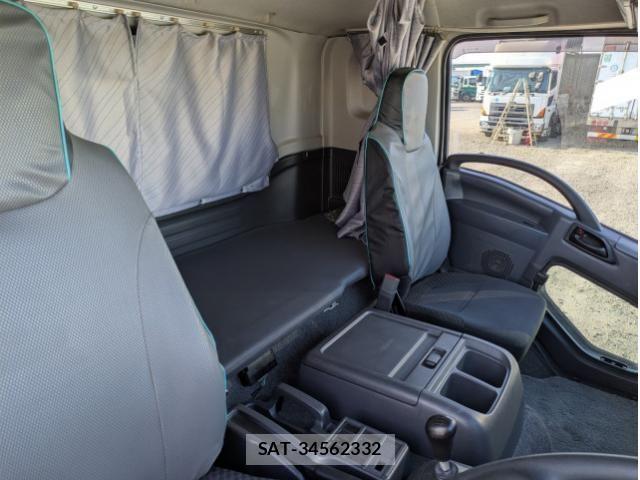 Nissan CONDOR 2021-06 8658448-25