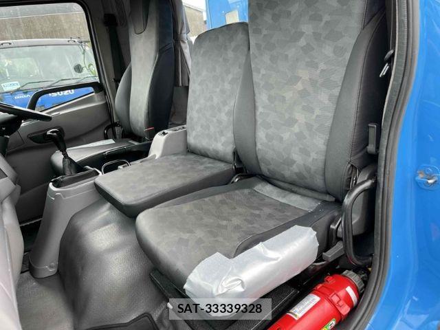 Nissan CONDOR 2016-03 8741210-24