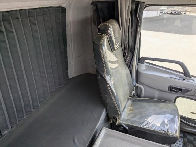 Nissan CONDOR 2015-04 8770623-23