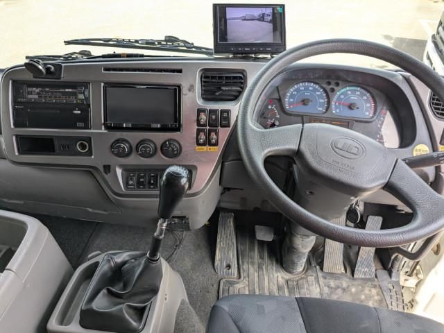 Nissan CONDOR 2015-04 8770623-24