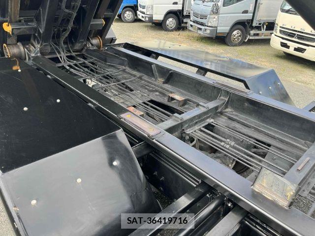 Nissan CONDOR 2017-08 8870657-13